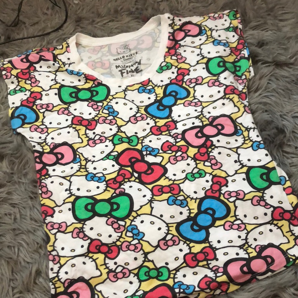 Hello Kitty graphic tee shirt xl